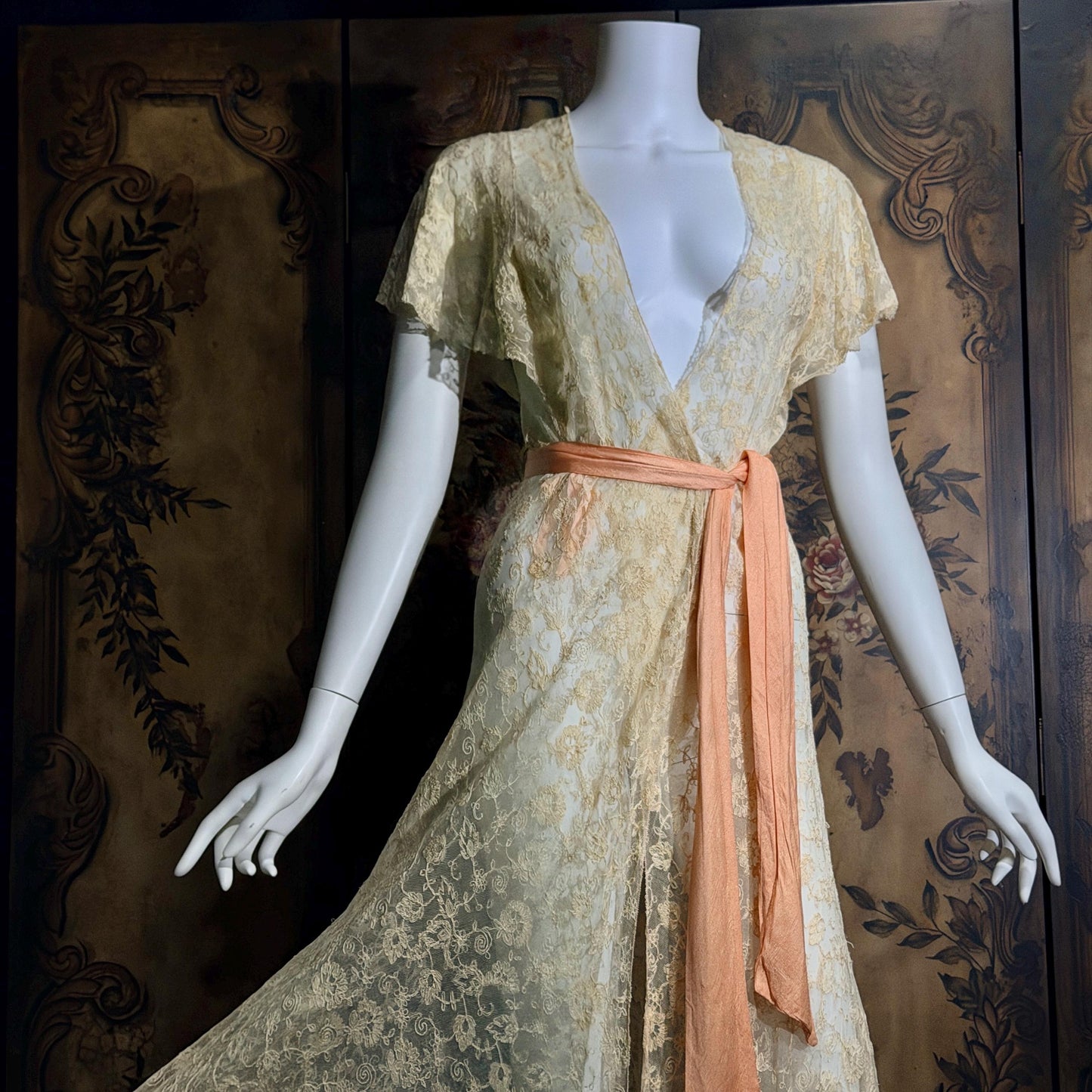 vintage 1930s dressing gown robe, Sheer French Ecru Alencon Lace Peignoir housecoat