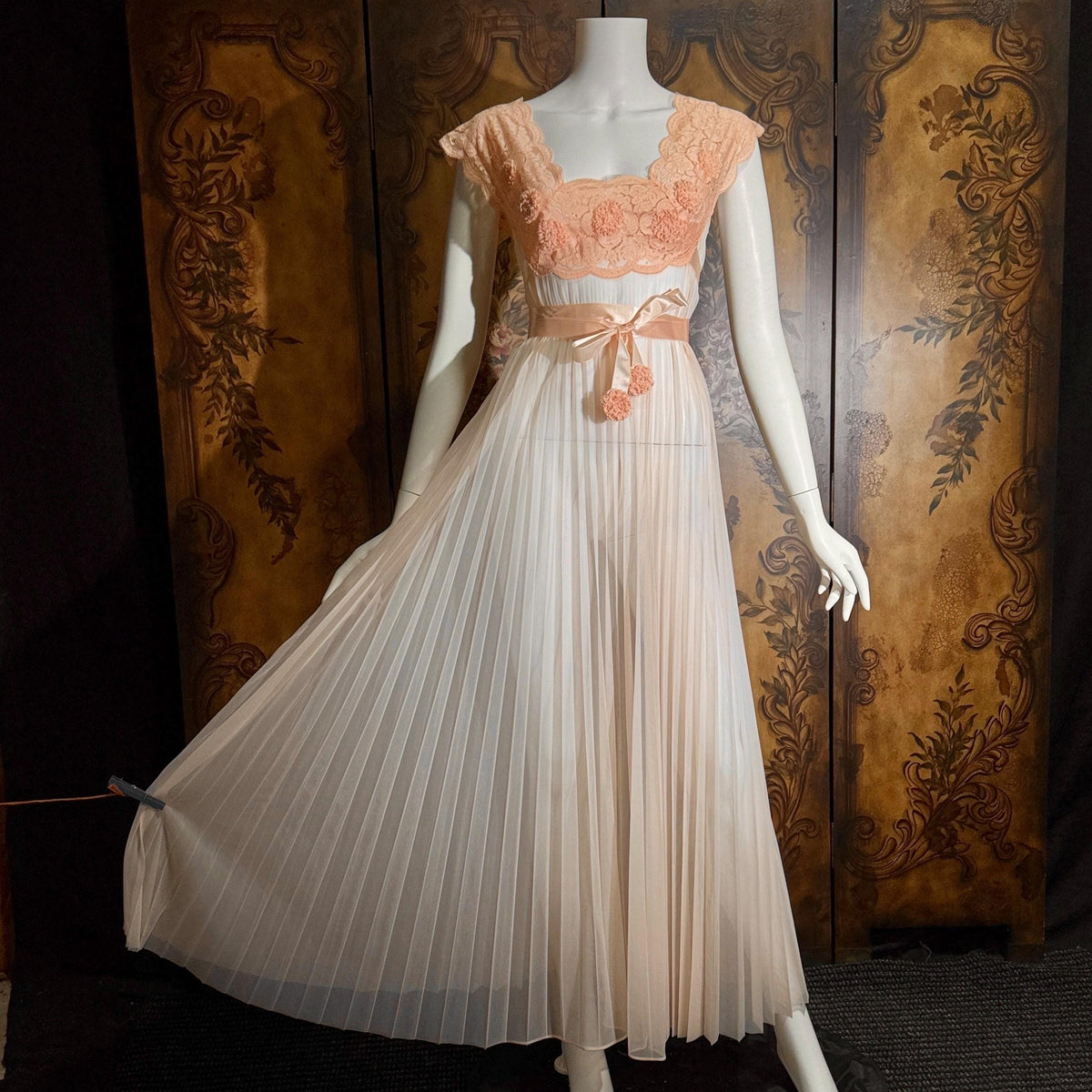 vintage Nightgown Robe Peignoir Set, VANITY FAIR 1960s Sheer peach lace pleats rosettes