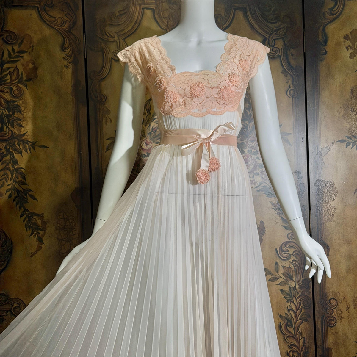 vintage Nightgown Robe Peignoir Set, VANITY FAIR 1960s Sheer peach lace pleats rosettes
