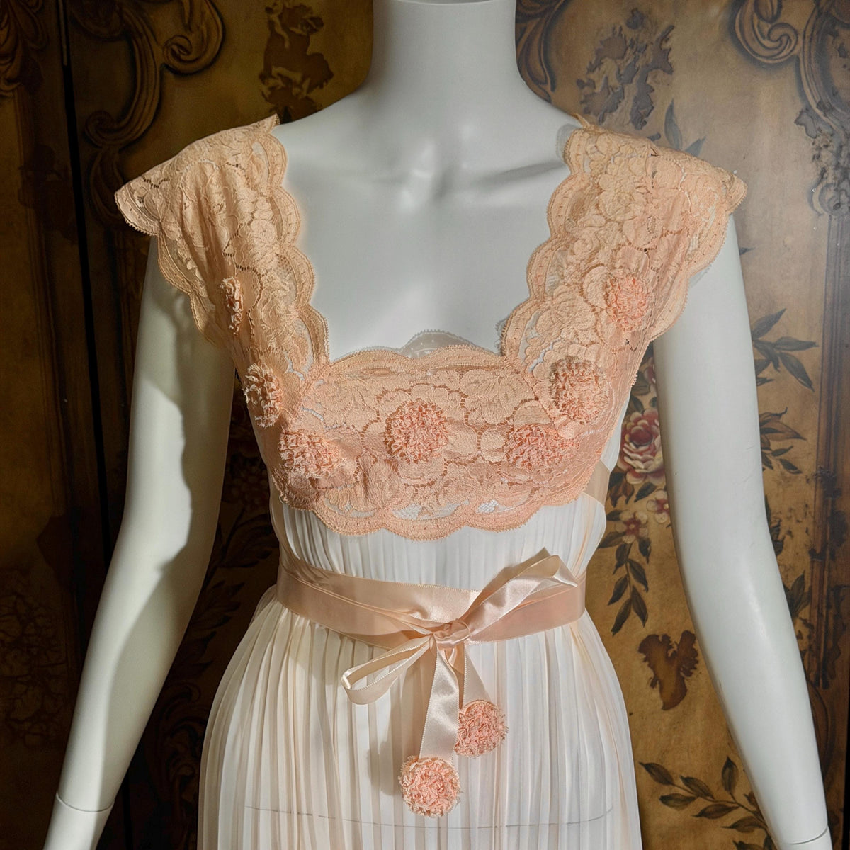 vintage Nightgown Robe Peignoir Set, VANITY FAIR 1960s Sheer peach lace pleats rosettes