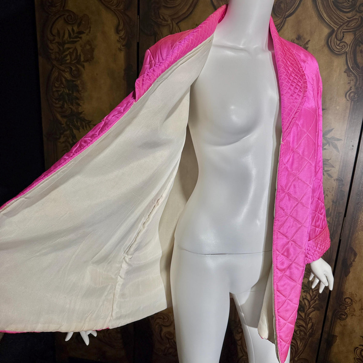 Vintage 1940s dressing robe, Hot Pink Embroidered Lounging Evening Jacket