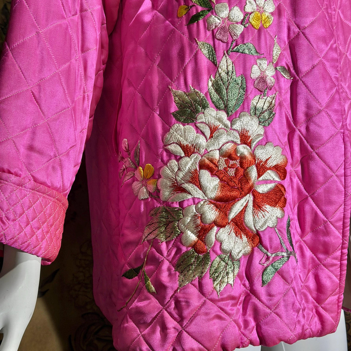 Vintage 1940s dressing robe, Hot Pink Embroidered Lounging Evening Jacket