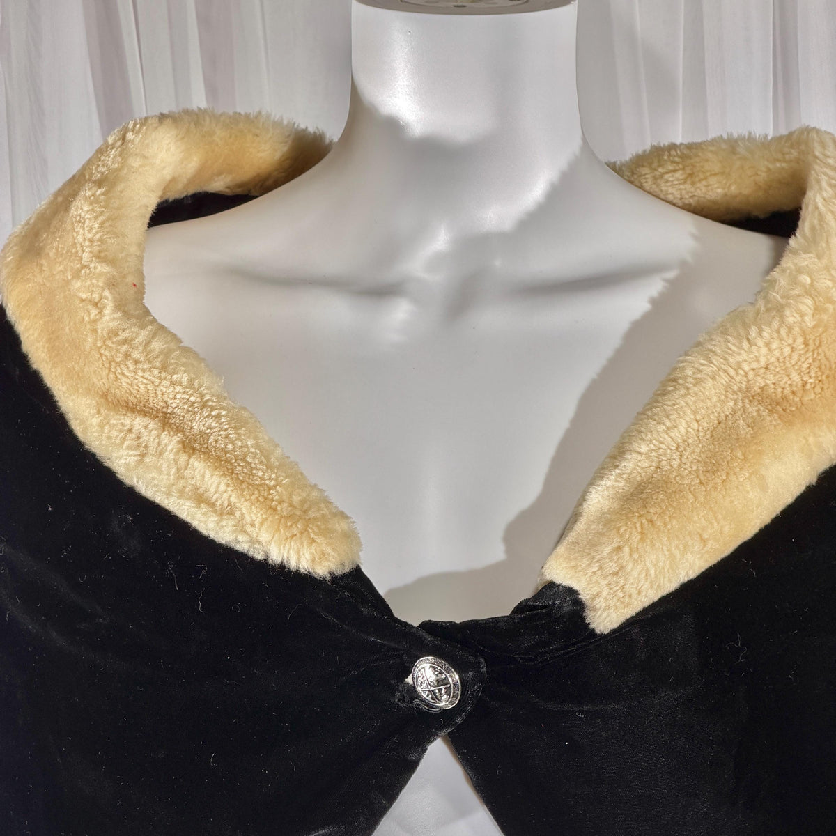 vintage 1930s 1940s Evening Jacket, JULIAN BELLER Black Velvet Cropped Shrug Jacket