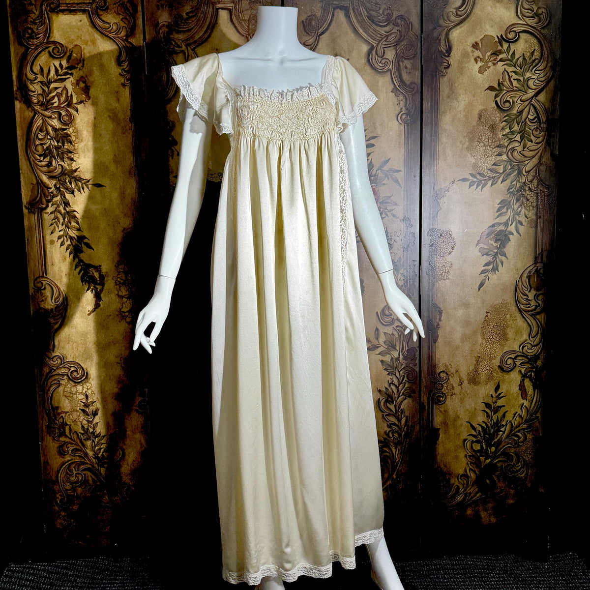 Vintage JULIA GRAHAME Peignoir Set, 1980s Pure Silk Victorian Ivory nightgown robe lingerie dress set