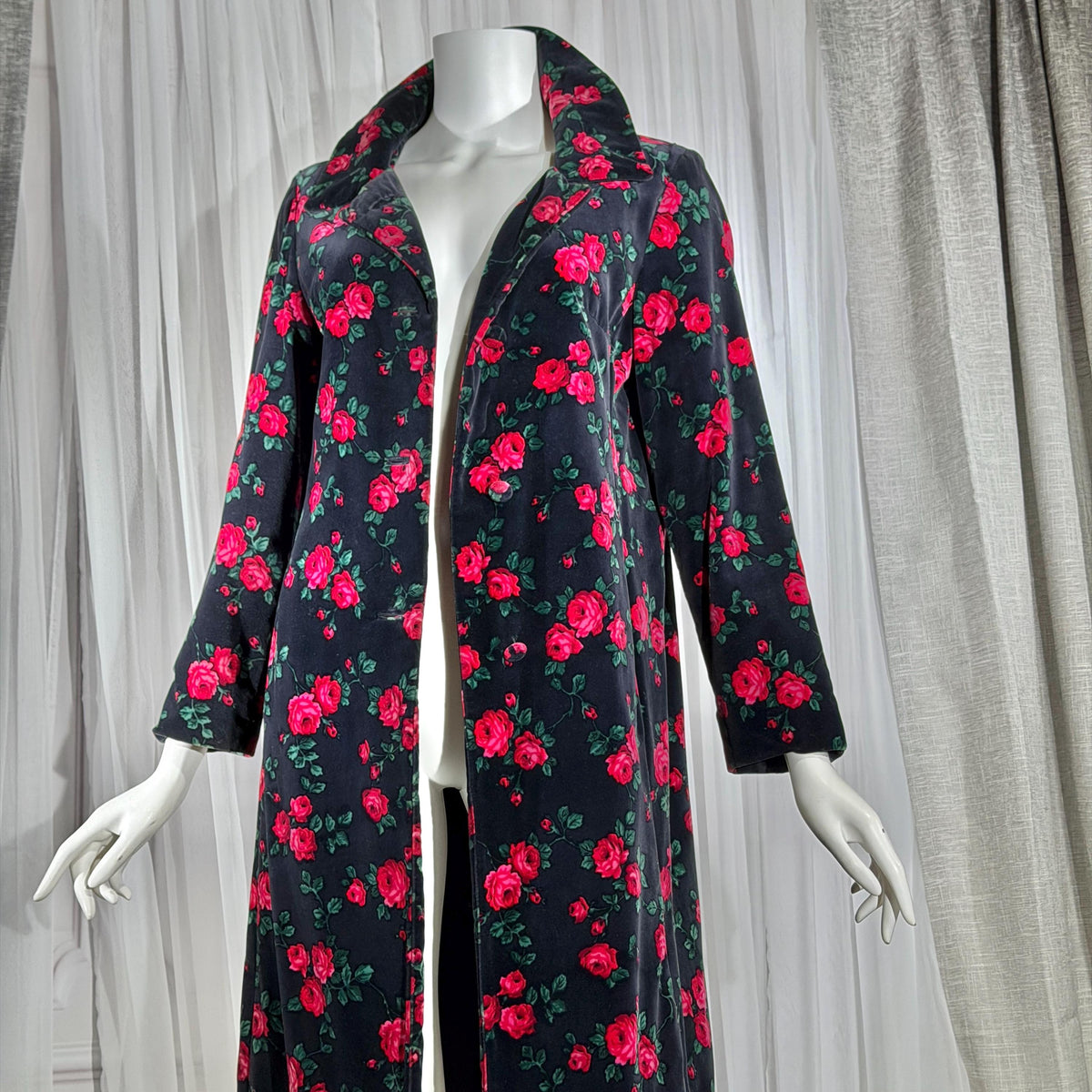 TOWN & COUNTRY vintage 1960s evening coat, black velvet rose print midi coat