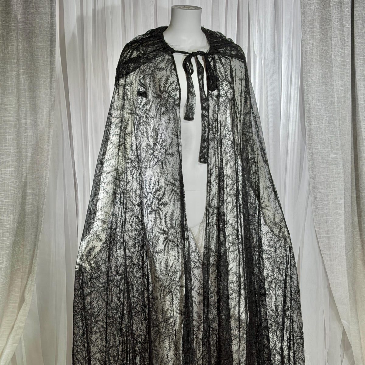 Victorian Antique Chantilly Lace Cape, 1900s Black Hooded Opera Cloak