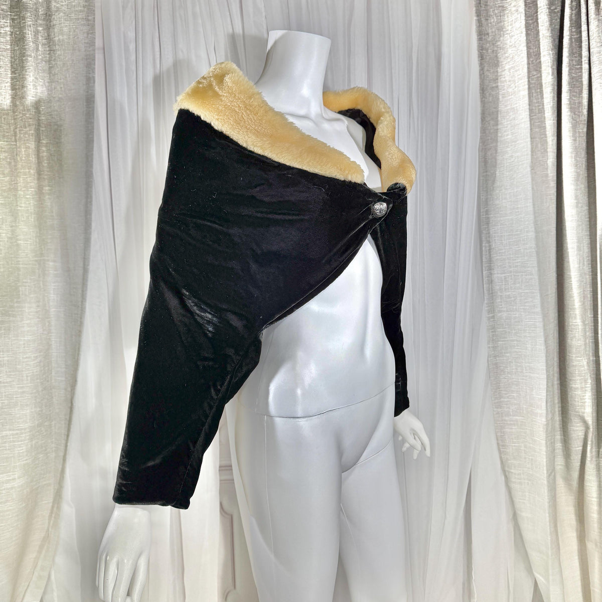 vintage 1930s 1940s Evening Jacket, JULIAN BELLER Black Velvet Cropped Shrug Jacket
