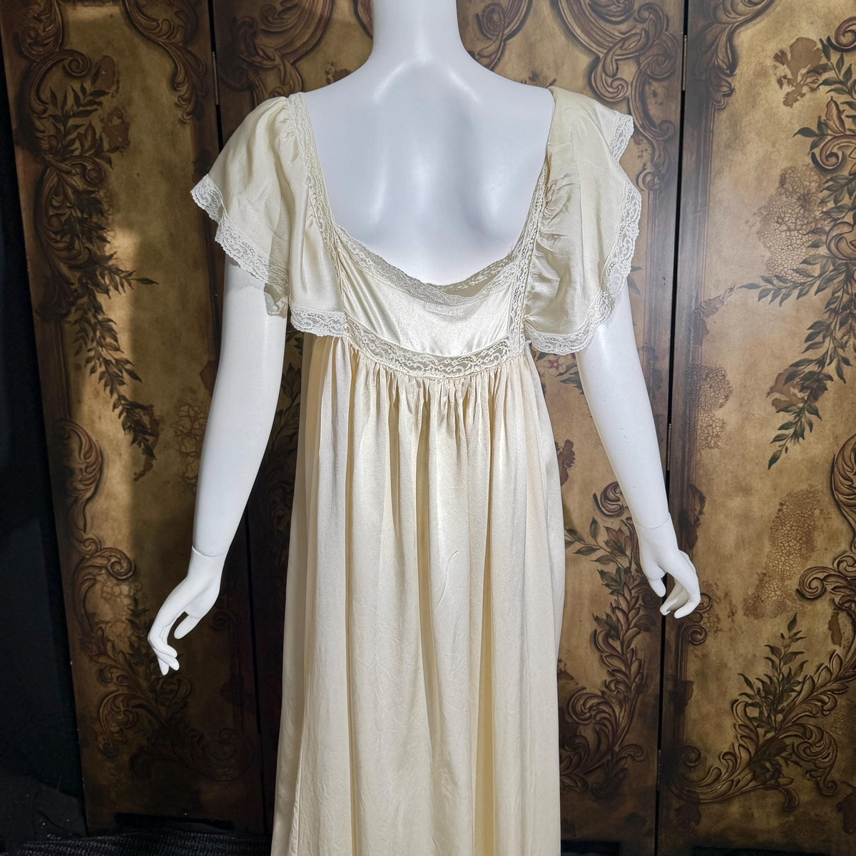 Vintage JULIA GRAHAME Peignoir Set, 1980s Pure Silk Victorian Ivory nightgown robe lingerie dress set