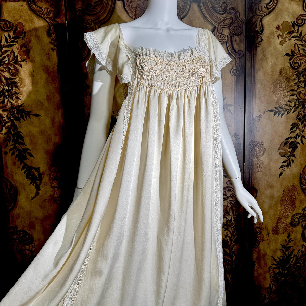 Vintage JULIA GRAHAME Peignoir Set, 1980s Pure Silk Victorian Ivory nightgown robe lingerie dress set