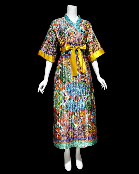 1960s Quilted satin robe, psychedelic print Button Front Duster Housecoat, Medium Large