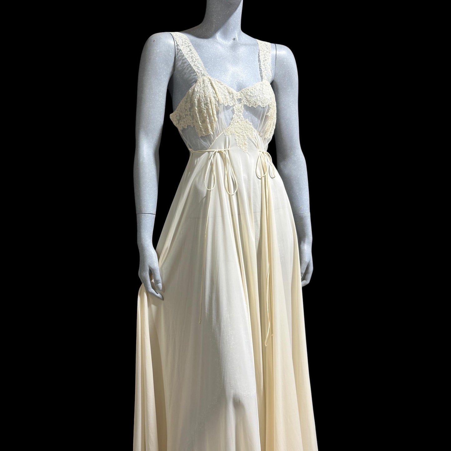 KICKERNICK Vintage 1940s Nightgown Slip dress, off White Sheer Lace full sweep lingerie dress