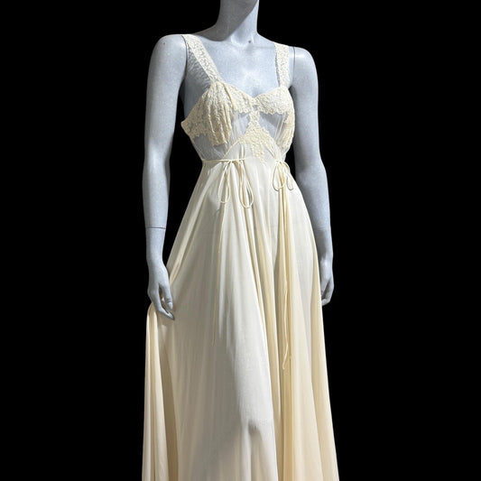 KICKERNICK Vintage 1940s Nightgown Slip dress, off White Sheer Lace full sweep lingerie dress