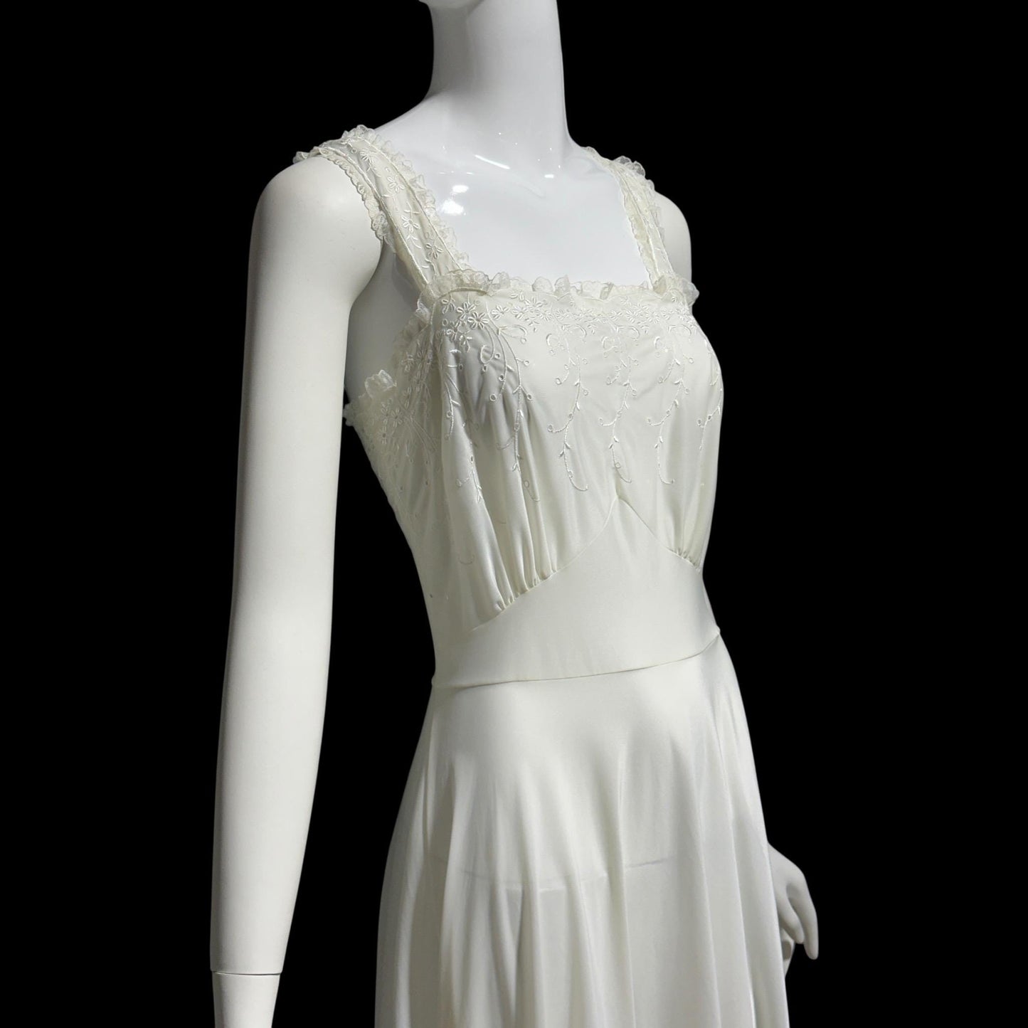Kickernick, vintage 1940s Nightgown slip dress, white nylon scalloped full sweep night dress, full length