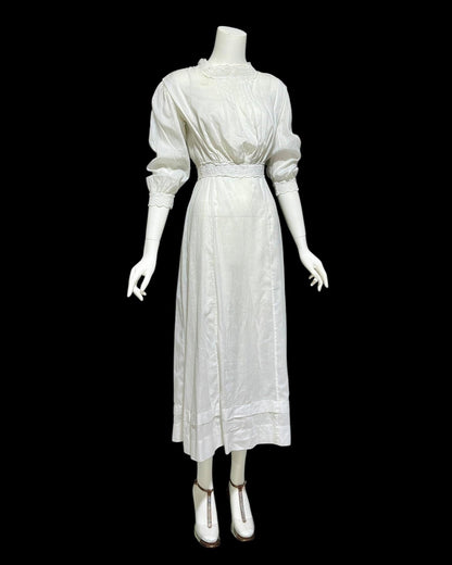 1900s 1910s Antique Edwardian tea gown, white batiste cotton and lace lawn dress