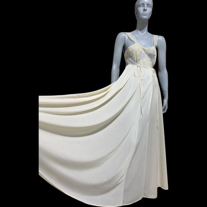KICKERNICK Vintage 1940s Nightgown Slip dress, off White Sheer Lace full sweep lingerie dress