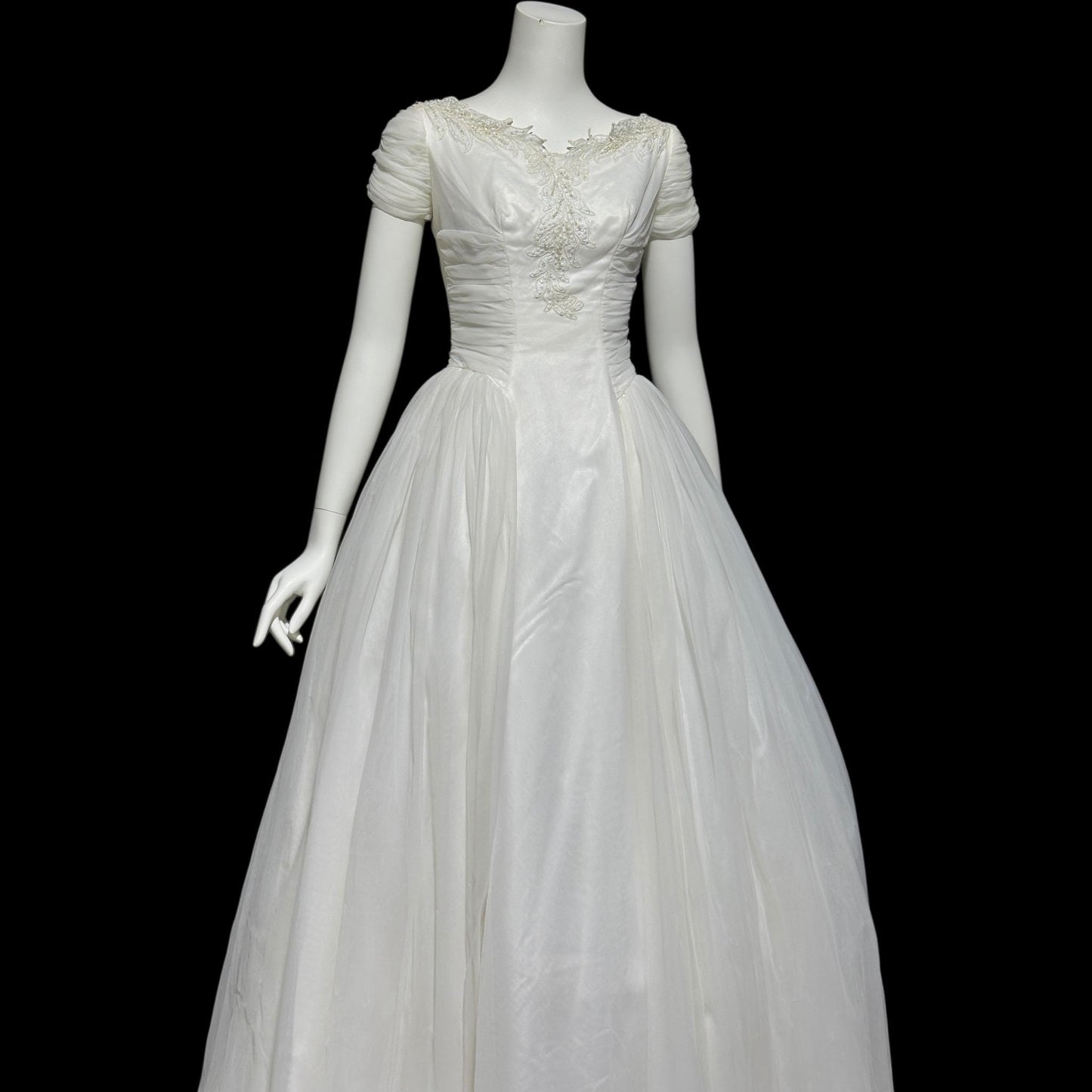 1950s vintage wedding dress, white cupcake chiffon and lace full length bridal ball gown with full skirt and train