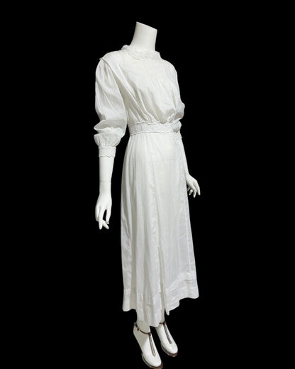 1900s 1910s Antique Edwardian tea gown, white batiste cotton and lace lawn dress