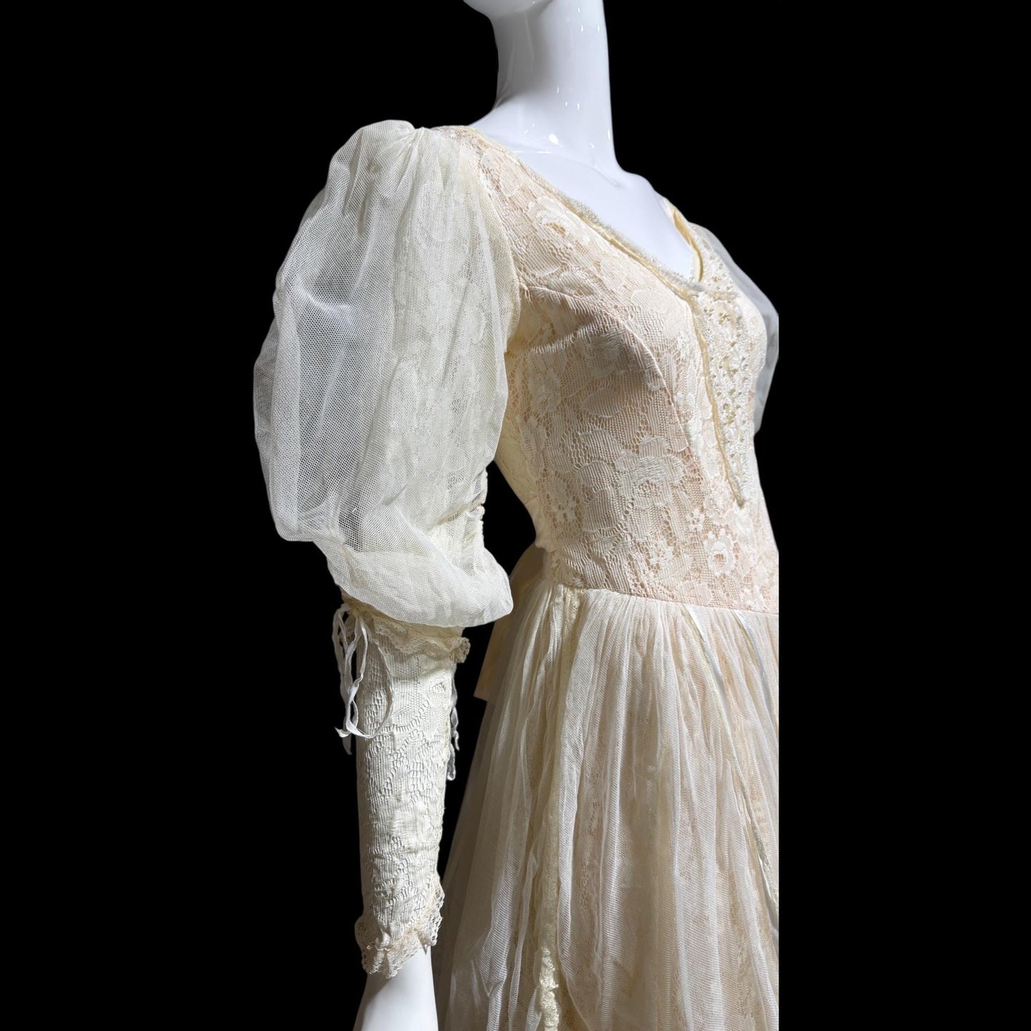 MARIANA HARDWICK vintage 1980s wedding dress, Cream lace & tulle romantic midi gown