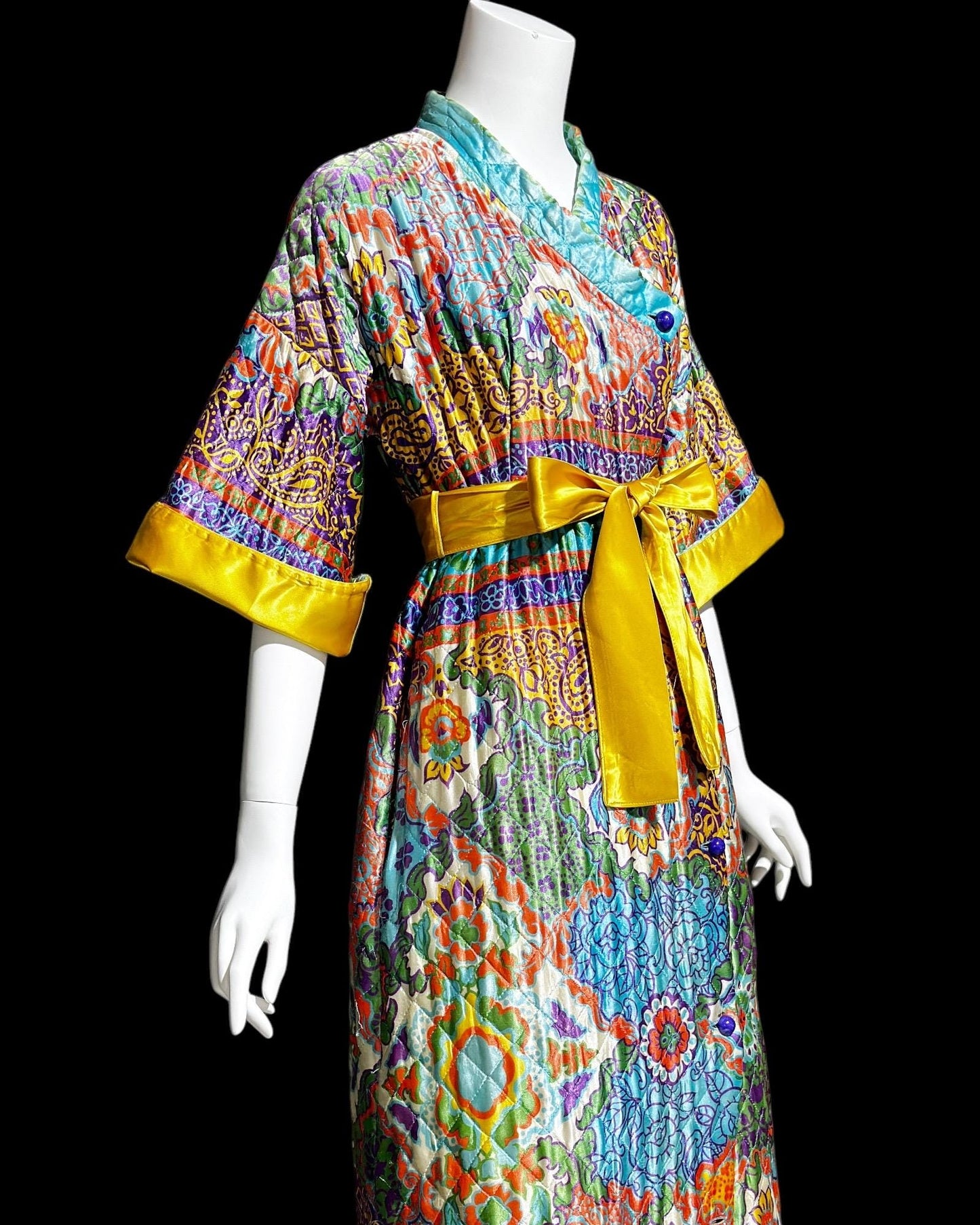 1960s Quilted satin robe, psychedelic print Button Front Duster Housecoat, Medium Large