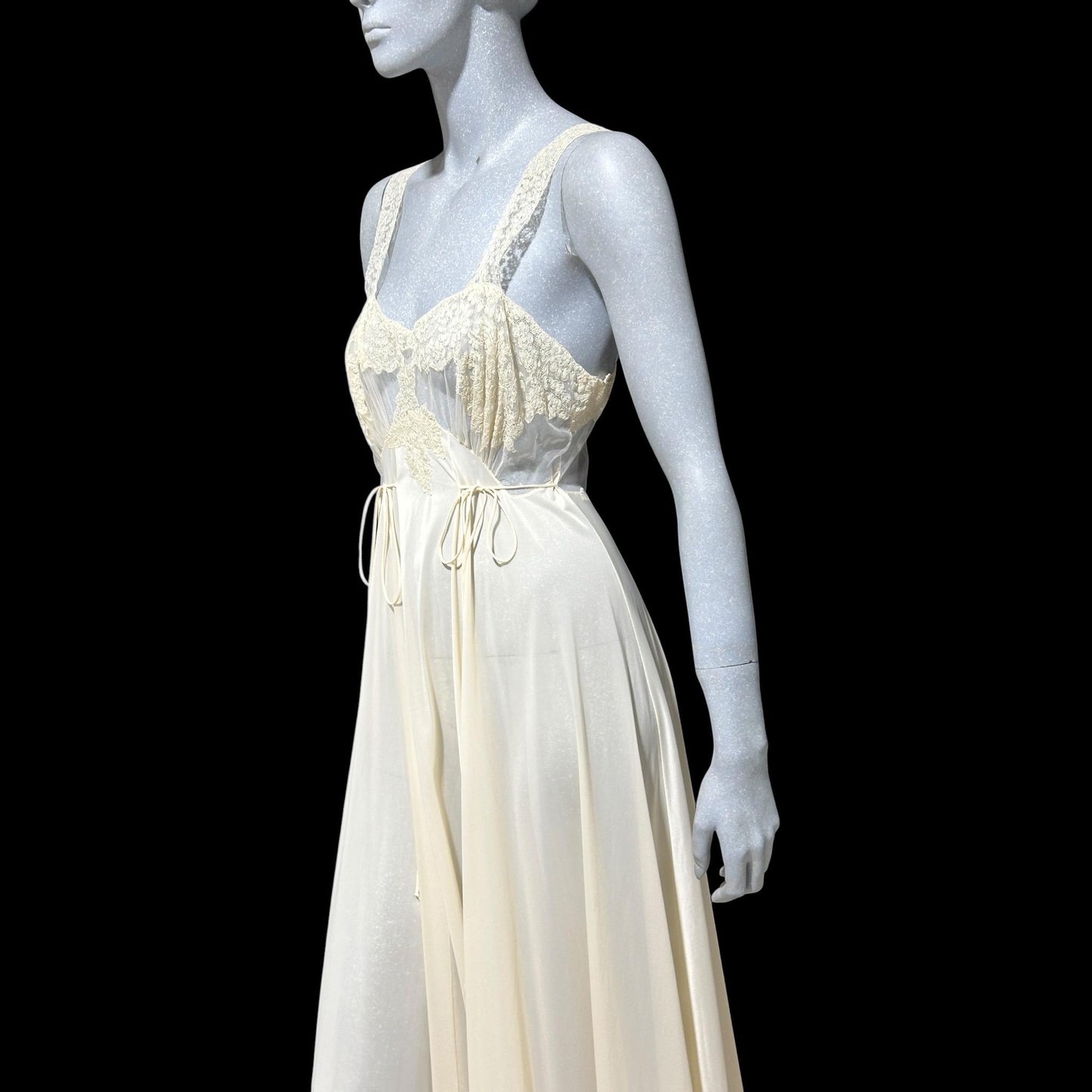 KICKERNICK Vintage 1940s Nightgown Slip dress, off White Sheer Lace full sweep lingerie dress