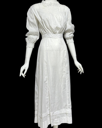 1900s 1910s Antique Edwardian tea gown, white batiste cotton and lace lawn dress