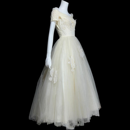 1950s vintage wedding dress, white cupcake tulle and lace full length bridal ball gown