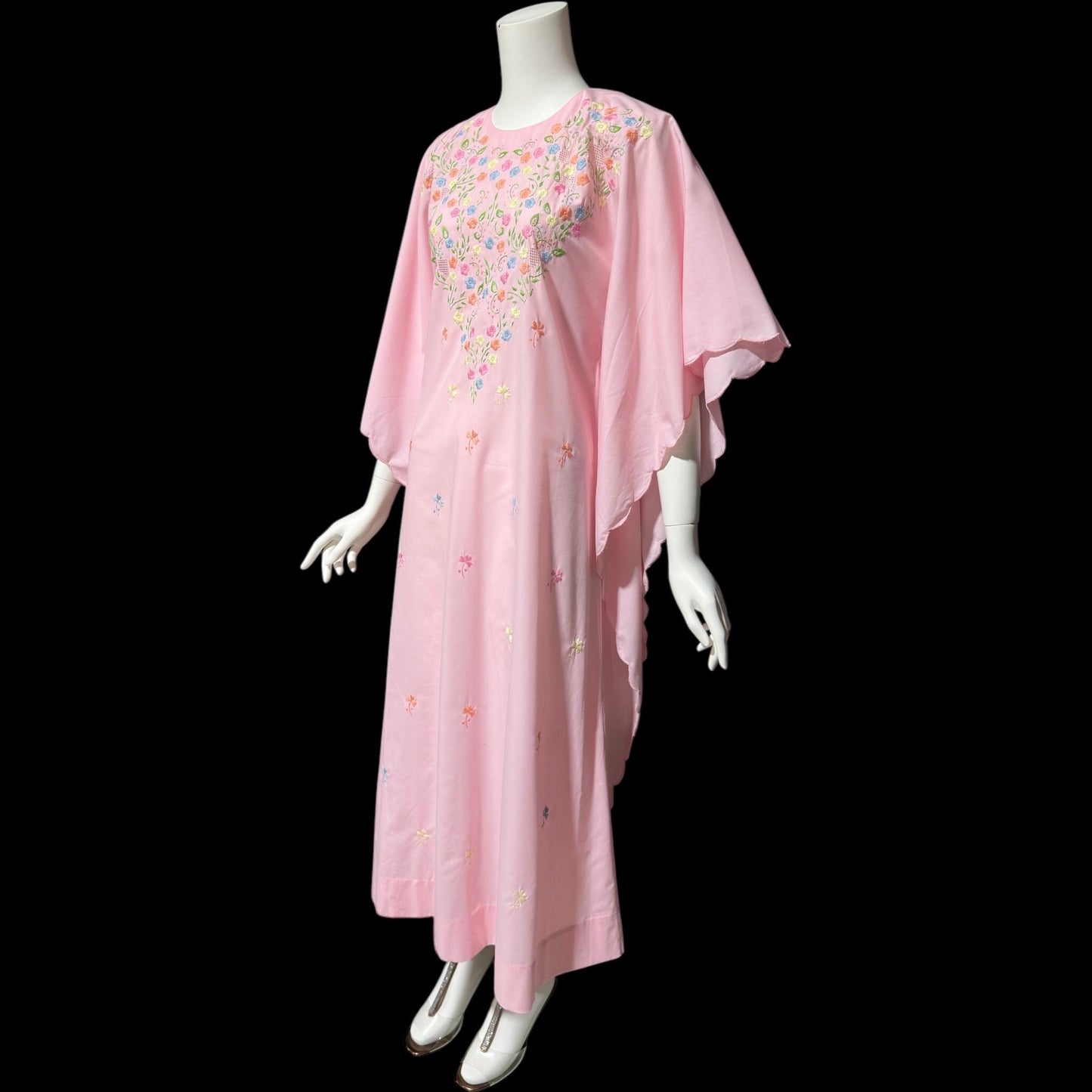 1970s vintage caftan dress, baby pink cotton, embroidered field of flowers, floral and cutwork Kaftan
