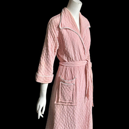 B. COHEN vintage 1940s dressing gown robe, quilted baby pink wrap front housecoat