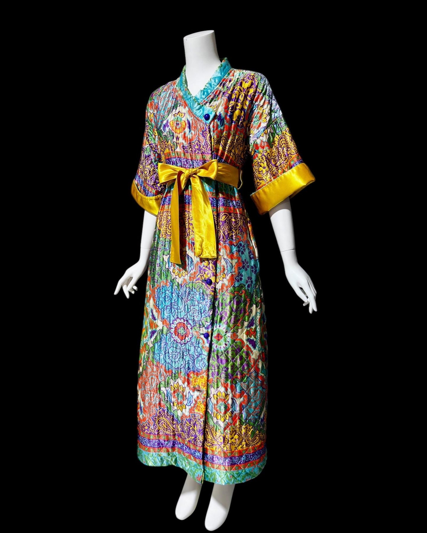 1960s Quilted satin robe, psychedelic print Button Front Duster Housecoat, Medium Large