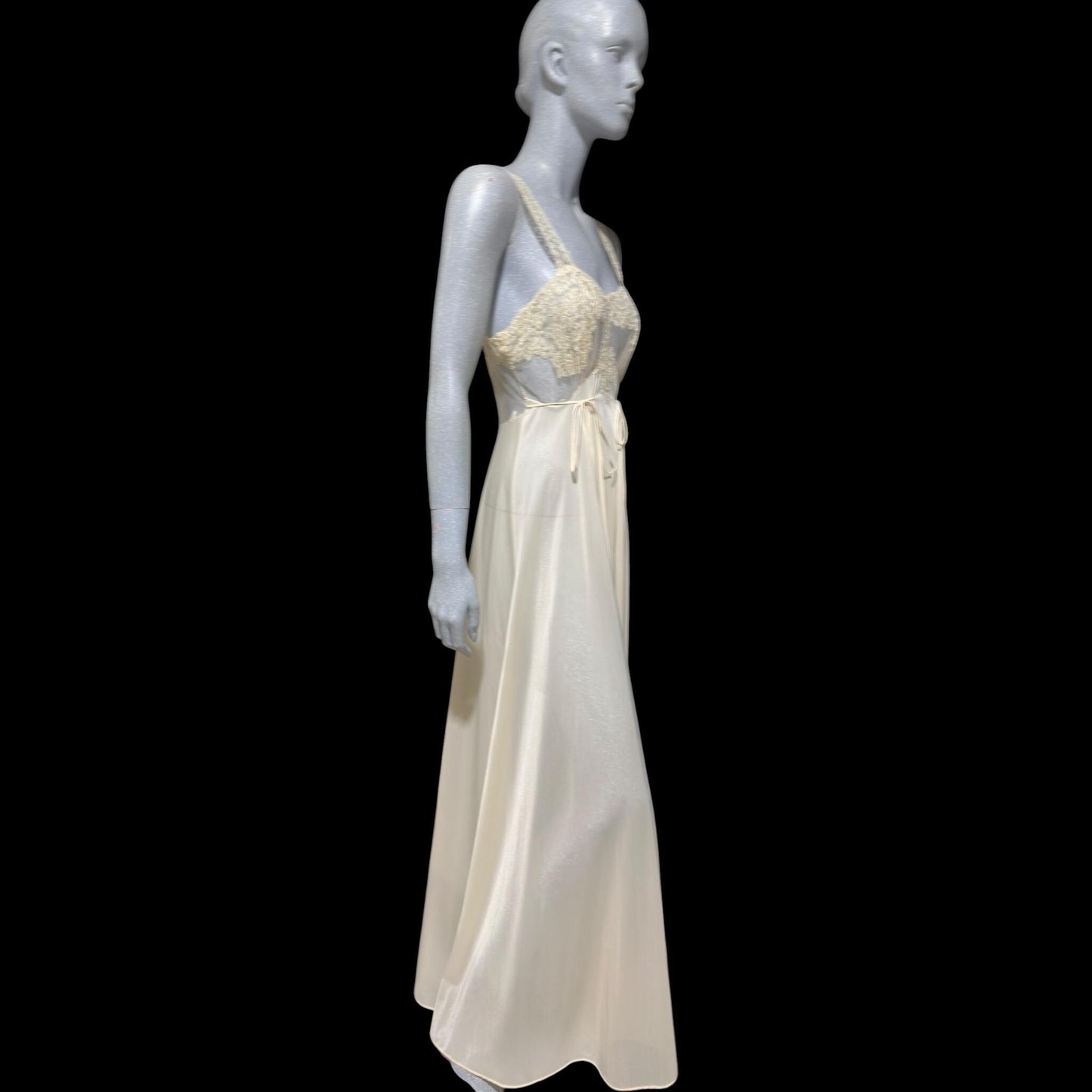 KICKERNICK Vintage 1940s Nightgown Slip dress, off White Sheer Lace full sweep lingerie dress