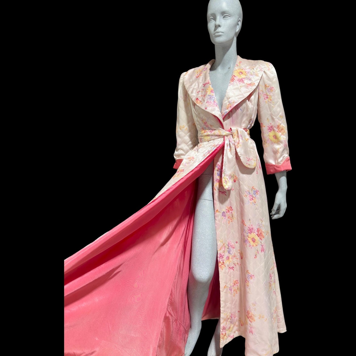 1940s Vintage Quilted Dressing Gown: White and hot pink floral satin wrap front robe