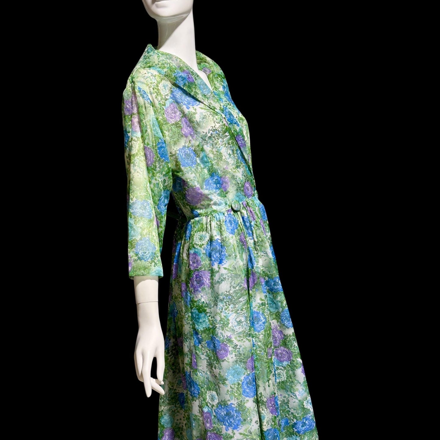 1940s vintage dressing gown robe, wrap front double breasted floral housecoat dress