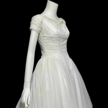 1950s vintage wedding dress, white cupcake chiffon and lace full length bridal ball gown with full skirt and train