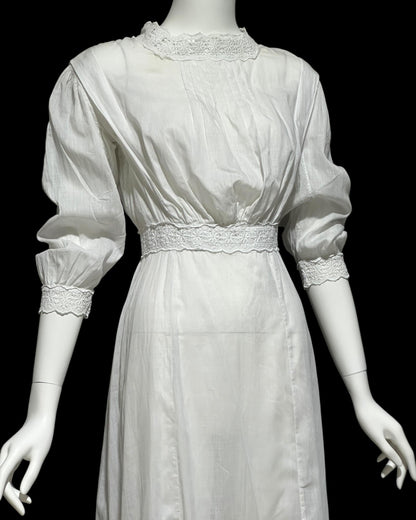 1900s 1910s Antique Edwardian tea gown, white batiste cotton and lace lawn dress