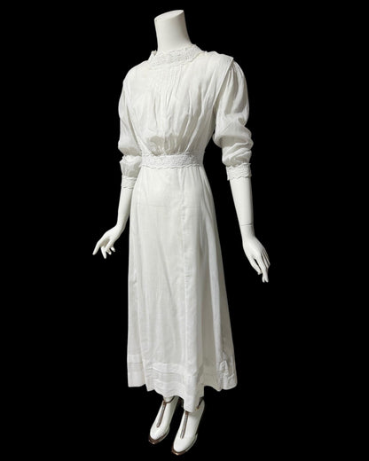 1900s 1910s Antique Edwardian tea gown, white batiste cotton and lace lawn dress
