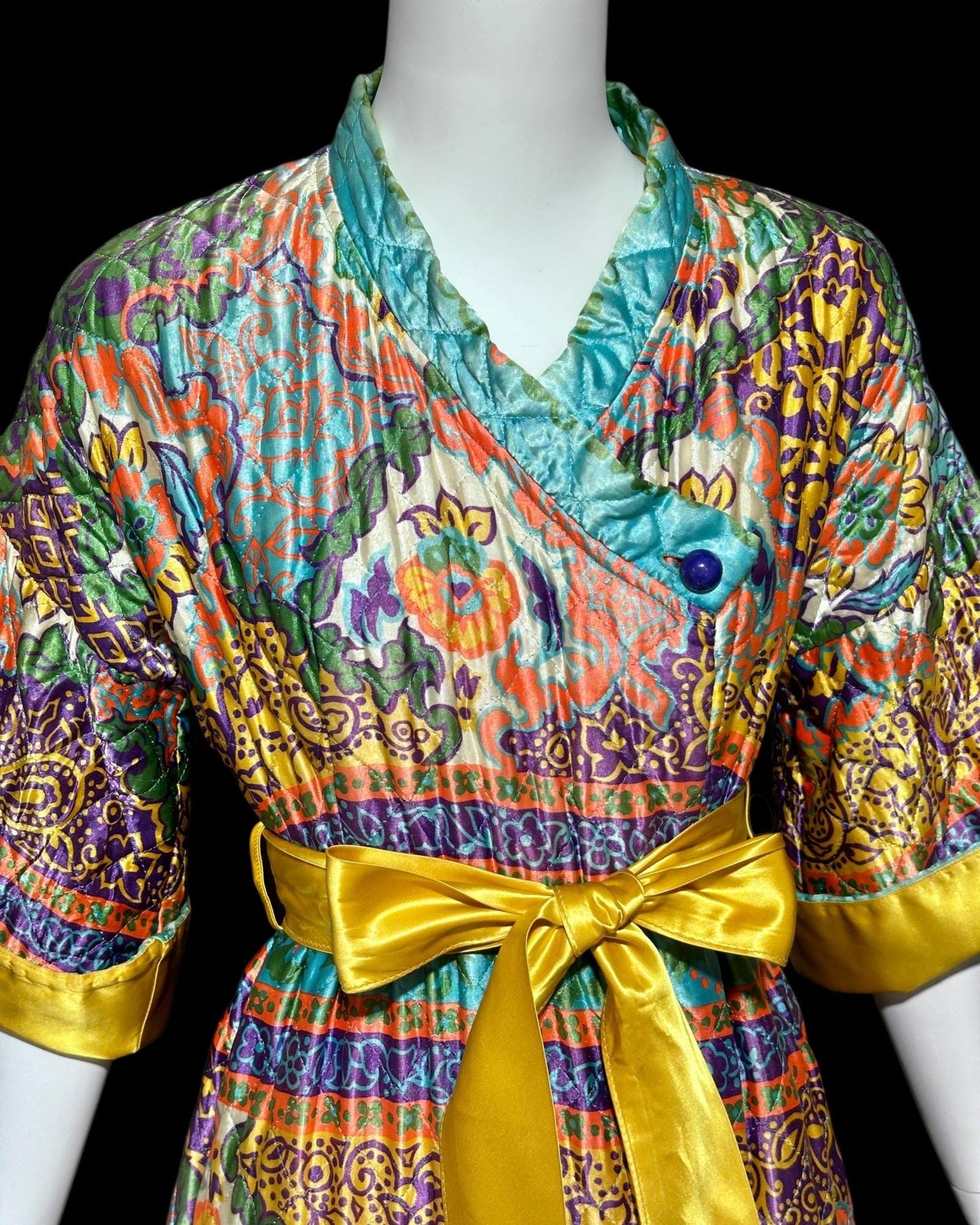 1960s Quilted satin robe, psychedelic print Button Front Duster Housecoat, Medium Large