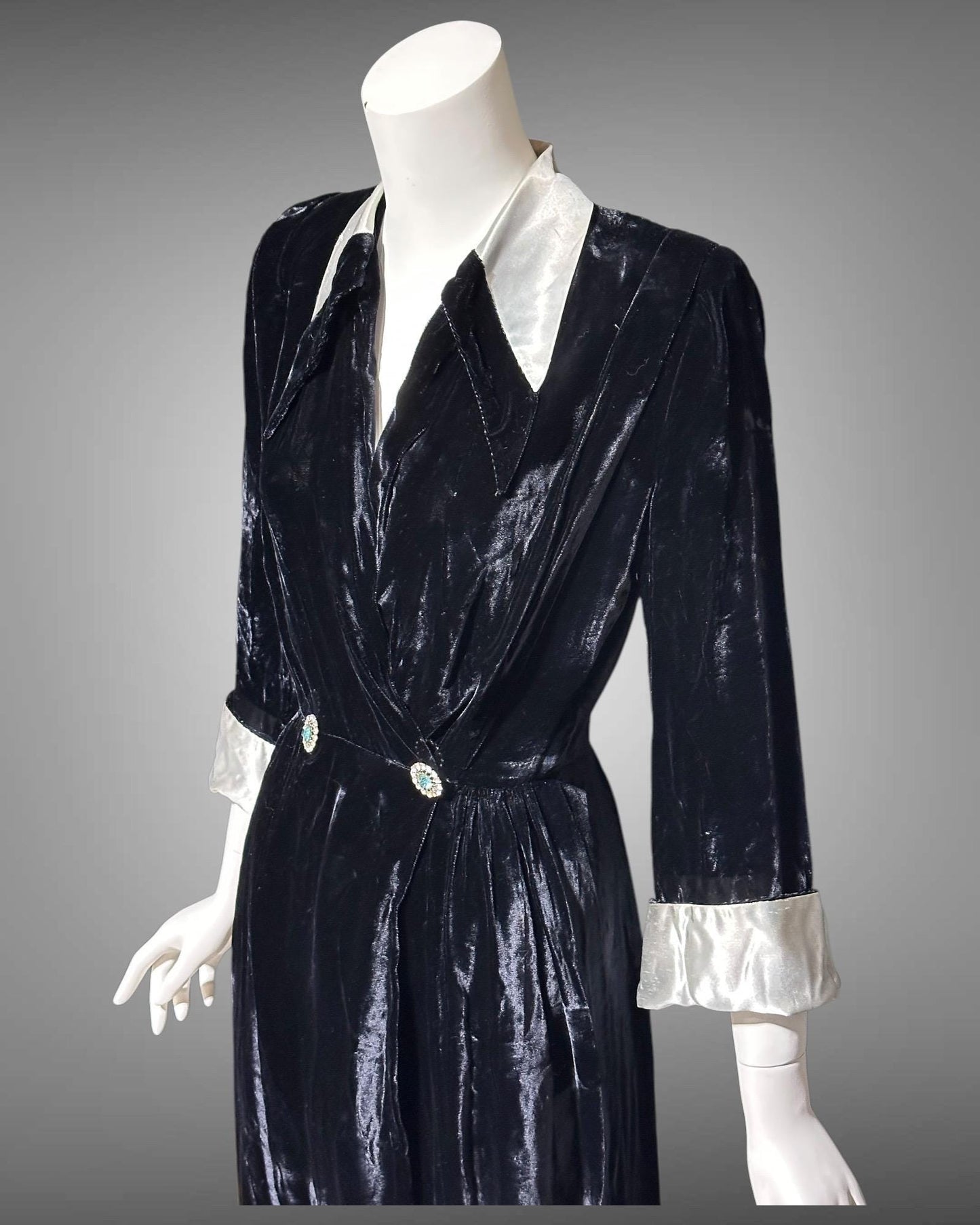 B. Cohen Vintage 1940s dressing gown robe, black velvet house dress, Double breasted