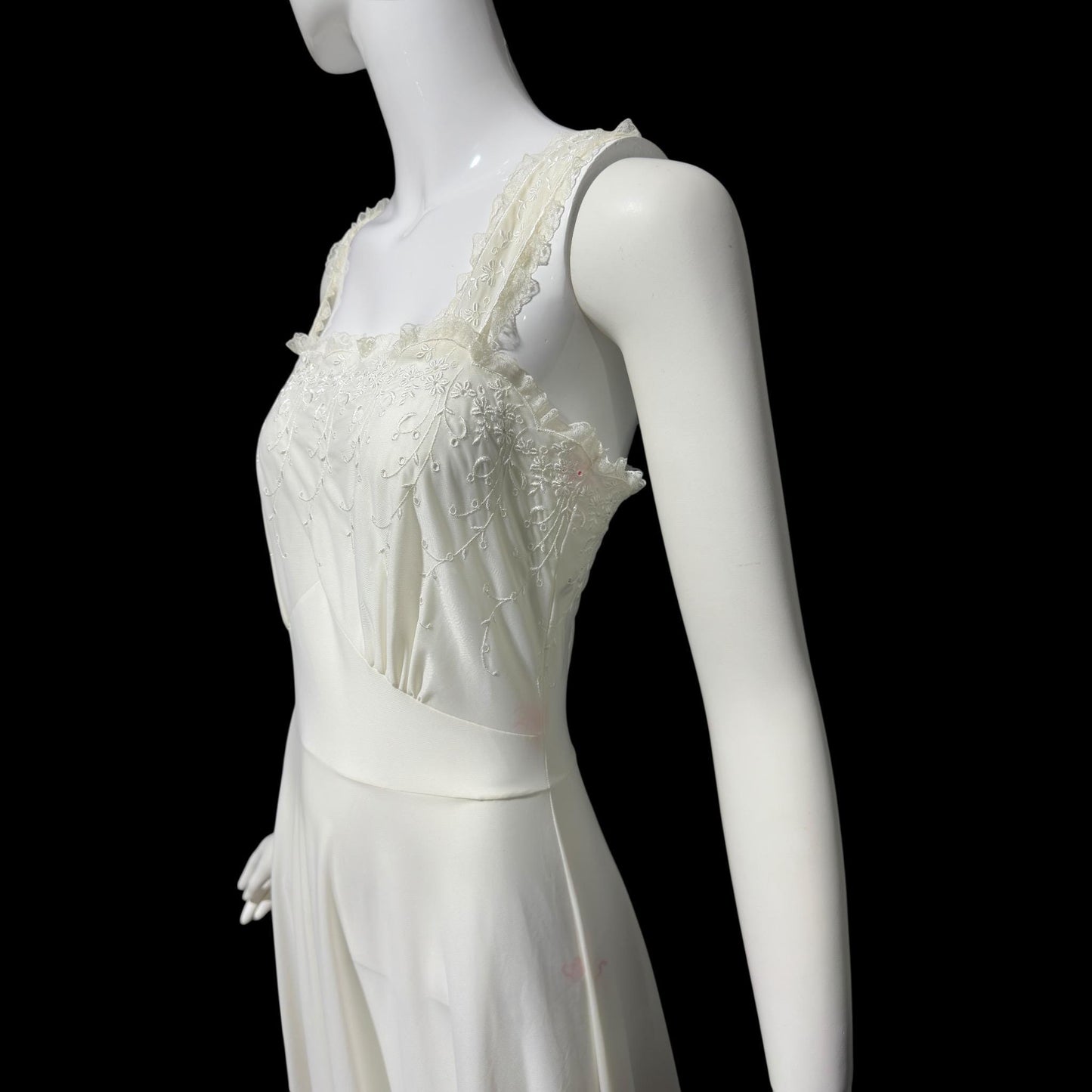 Kickernick, vintage 1940s Nightgown slip dress, white nylon scalloped full sweep night dress, full length