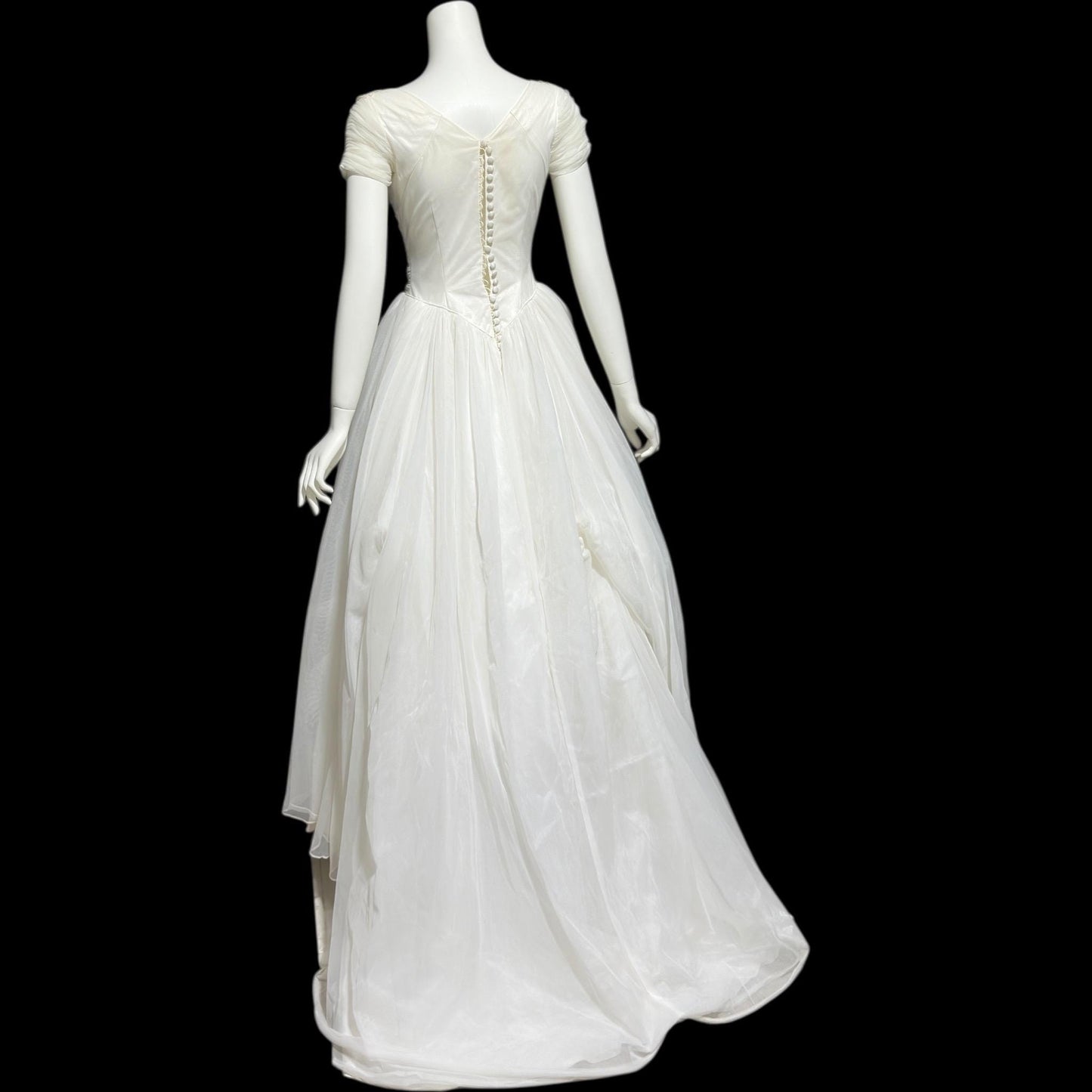 1950s vintage wedding dress, white cupcake chiffon and lace full length bridal ball gown with full skirt and train