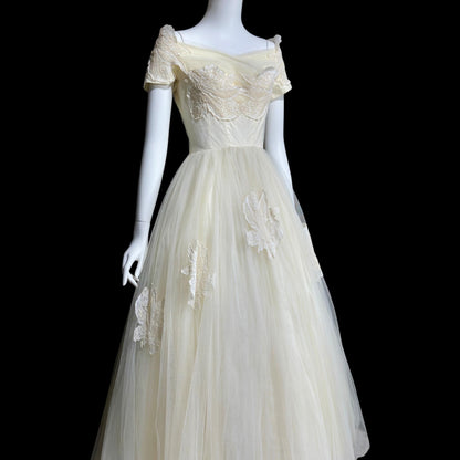 1950s vintage wedding dress, white cupcake tulle and lace full length bridal ball gown