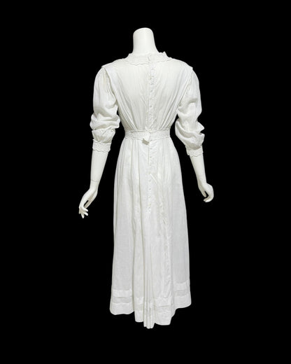 1900s 1910s Antique Edwardian tea gown, white batiste cotton and lace lawn dress