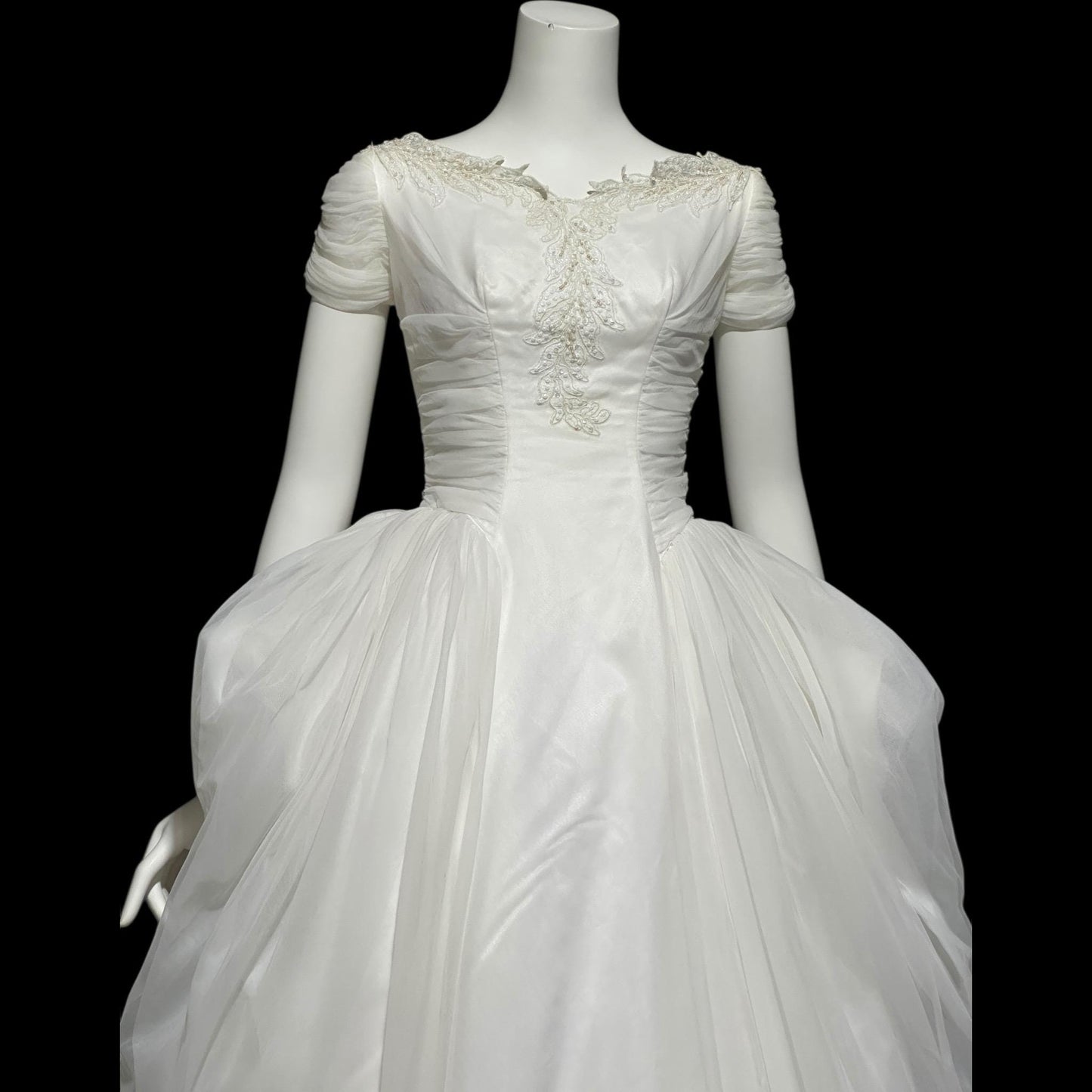 1950s vintage wedding dress, white cupcake chiffon and lace full length bridal ball gown with full skirt and train
