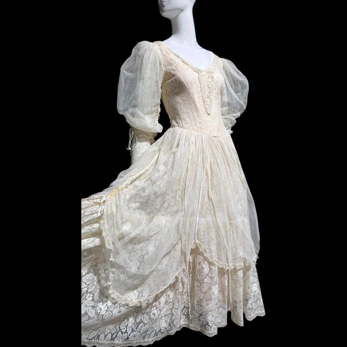 MARIANA HARDWICK vintage 1980s wedding dress, Cream lace & tulle romantic midi gown