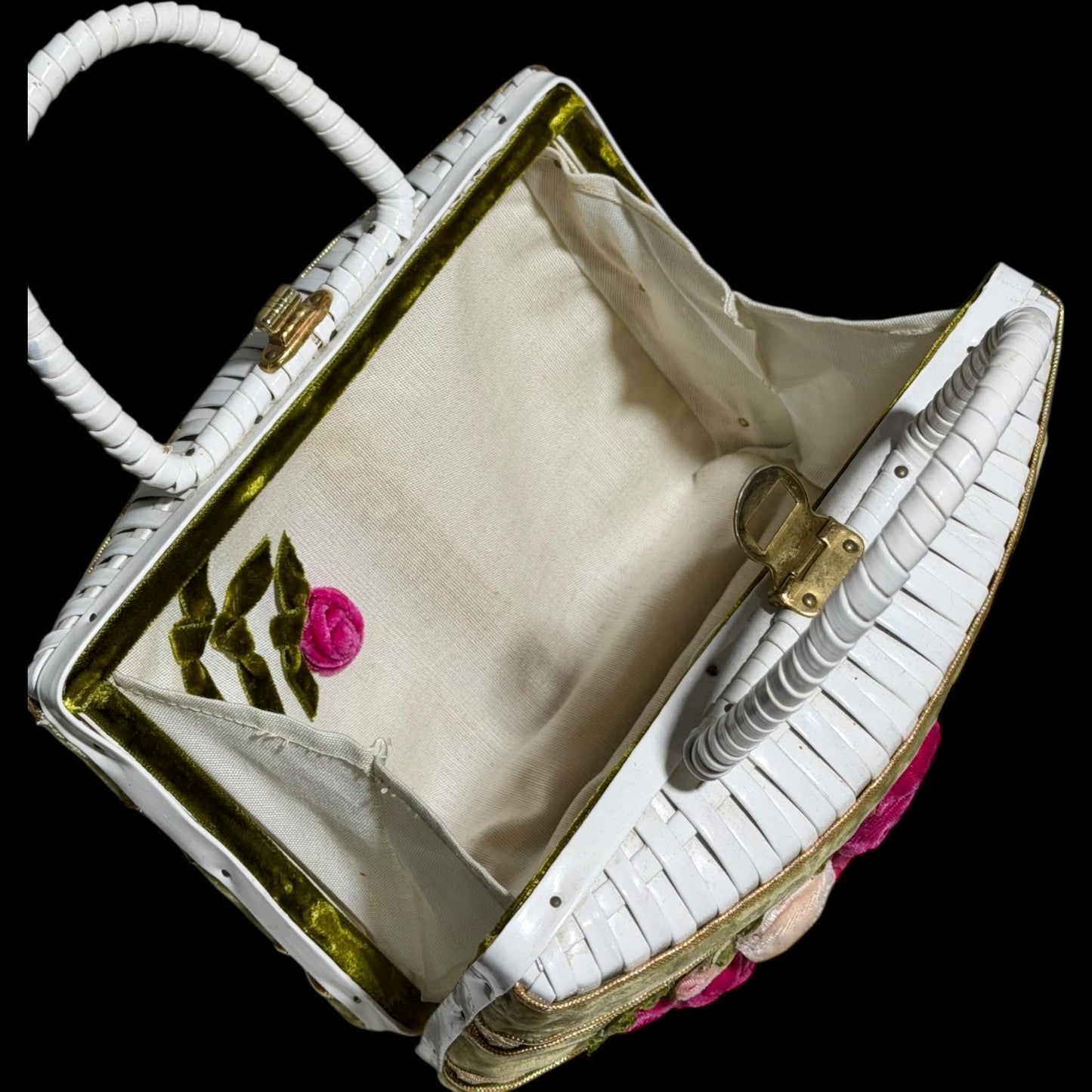 1950s vintage handbag purse, White straw with 3D velvet roses top handle basket purse