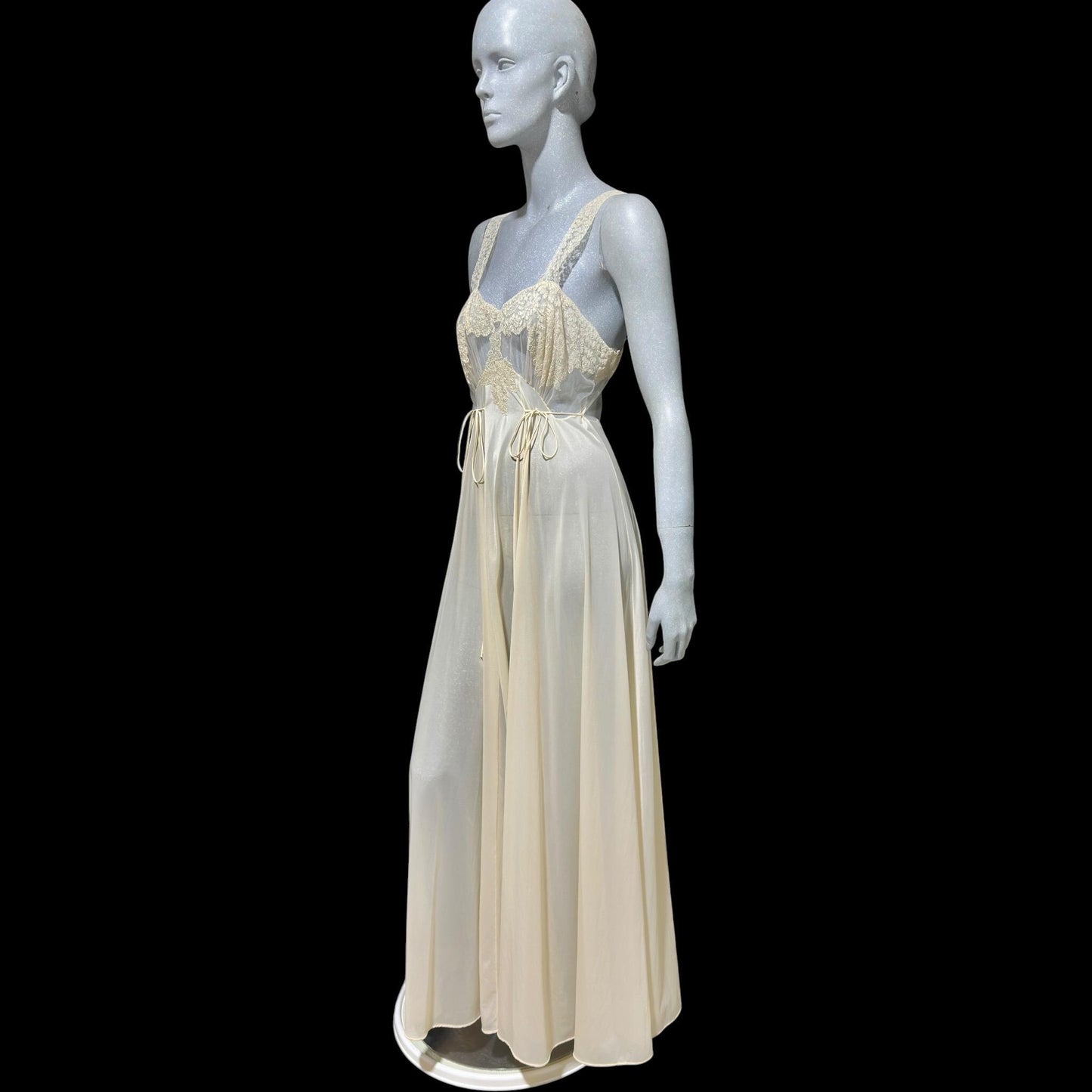 KICKERNICK Vintage 1940s Nightgown Slip dress, off White Sheer Lace full sweep lingerie dress