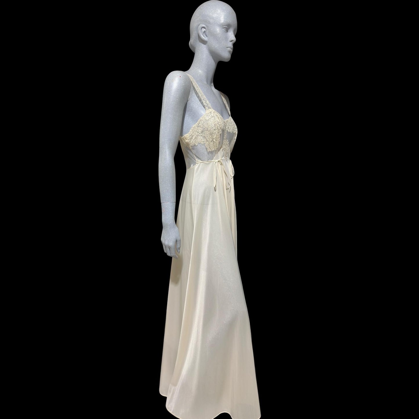 KICKERNICK Vintage 1940s Nightgown Slip dress, off White Sheer Lace full sweep lingerie dress