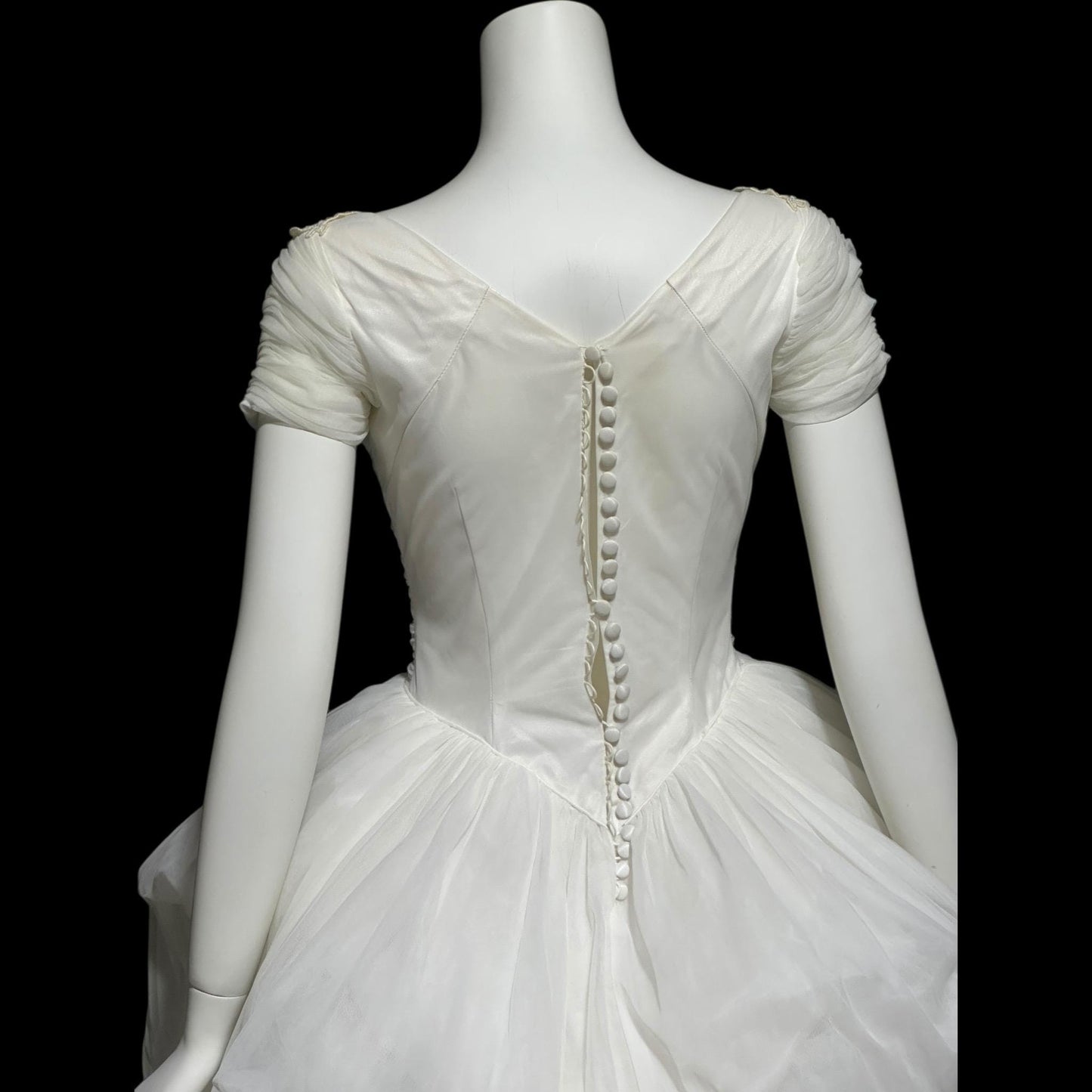 1950s vintage wedding dress, white cupcake chiffon and lace full length bridal ball gown with full skirt and train