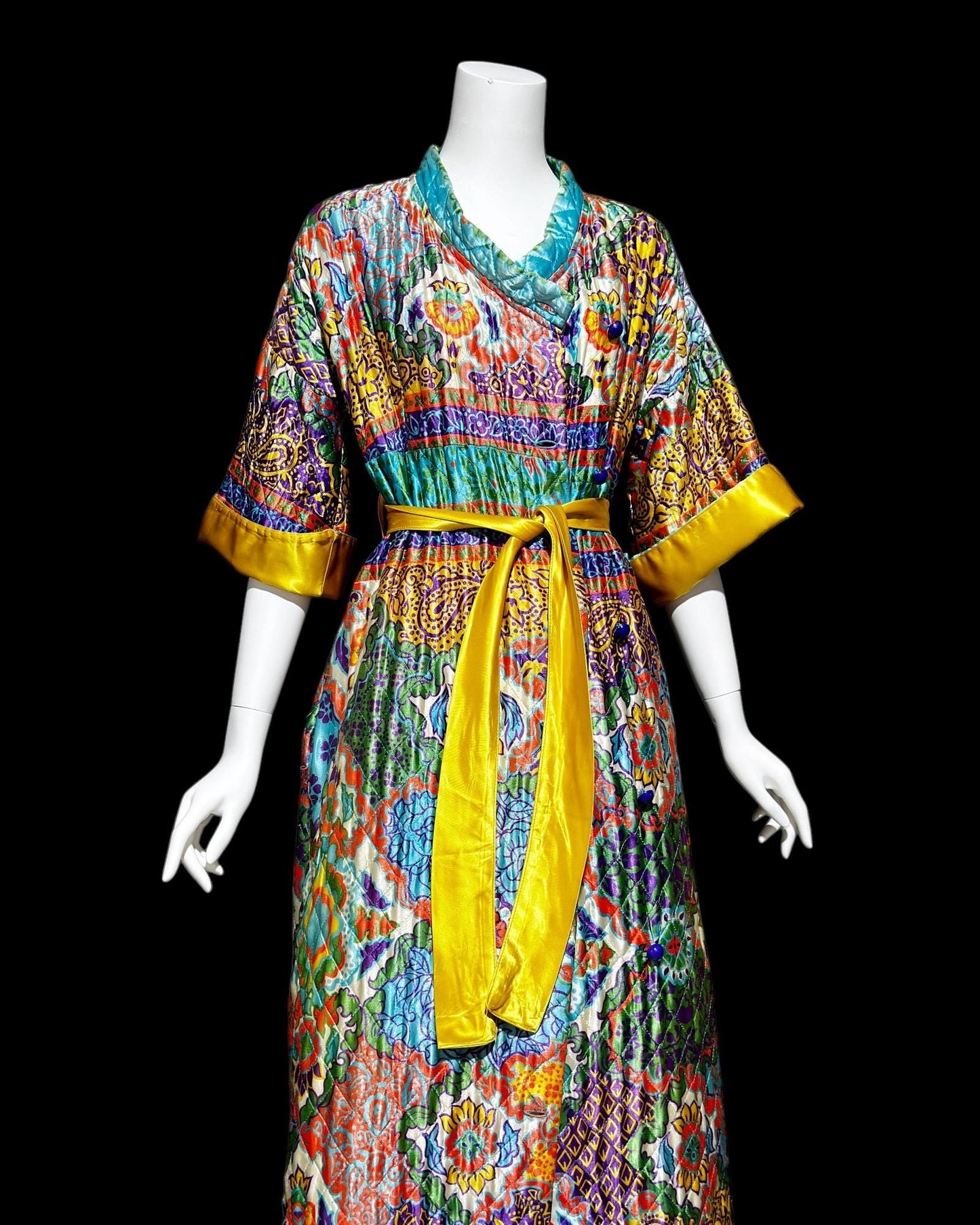 1960s Quilted satin robe, psychedelic print Button Front Duster Housecoat, Medium Large