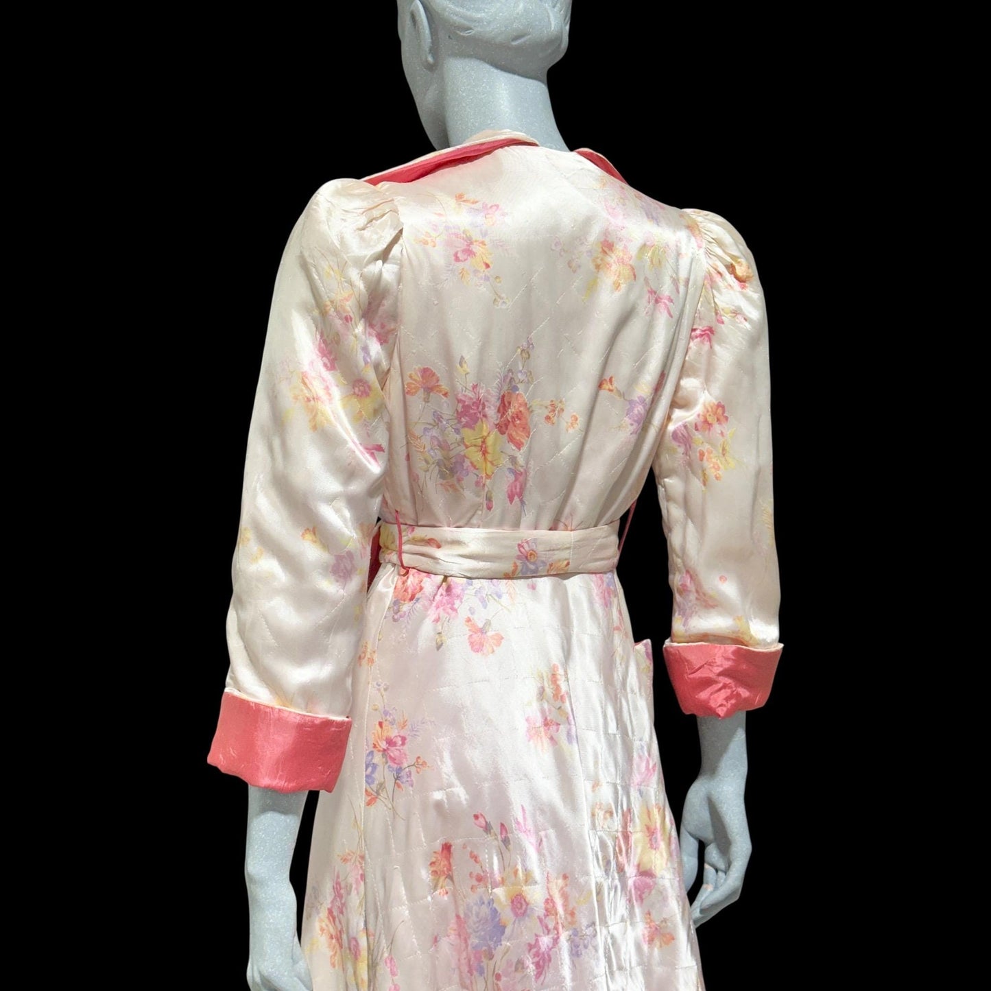 1940s Vintage Quilted Dressing Gown: White and hot pink floral satin wrap front robe