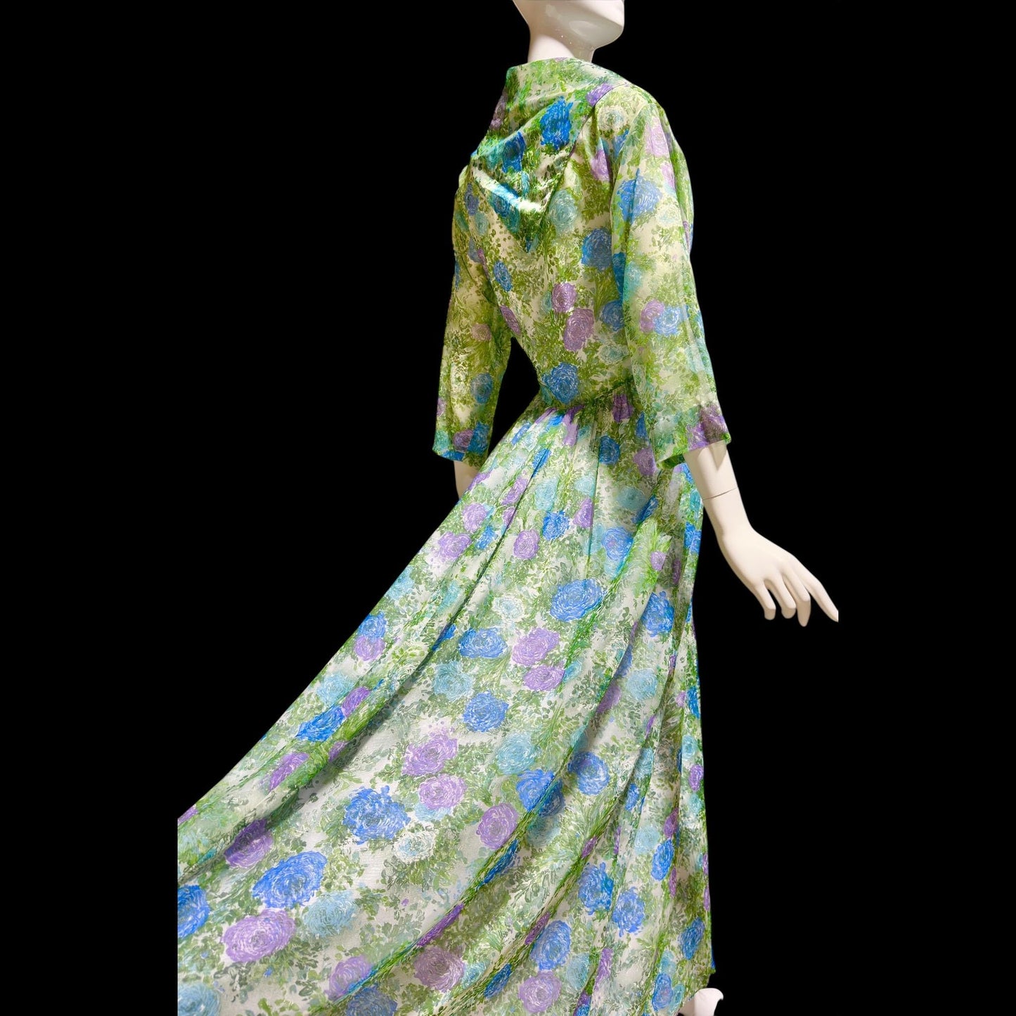 1940s vintage dressing gown robe, wrap front double breasted floral housecoat dress
